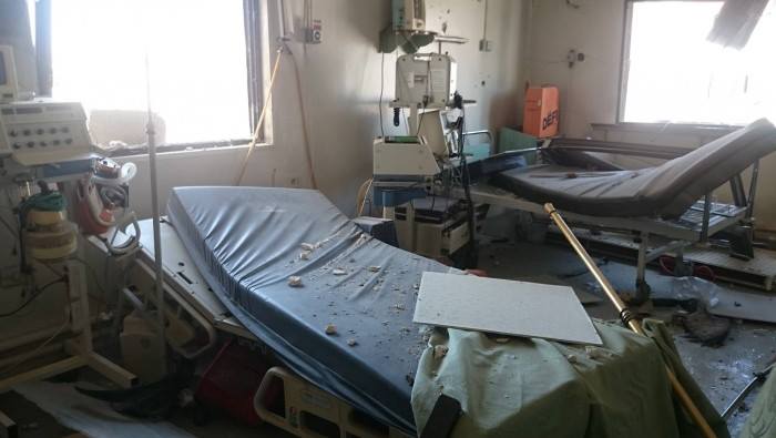 بعد تثبيت نقطة مراقبة تركية بالمنطقة: قصف روسي يخرج مشفى كفرزيتا التخصصي الذي يخدم 40 ألف مدني