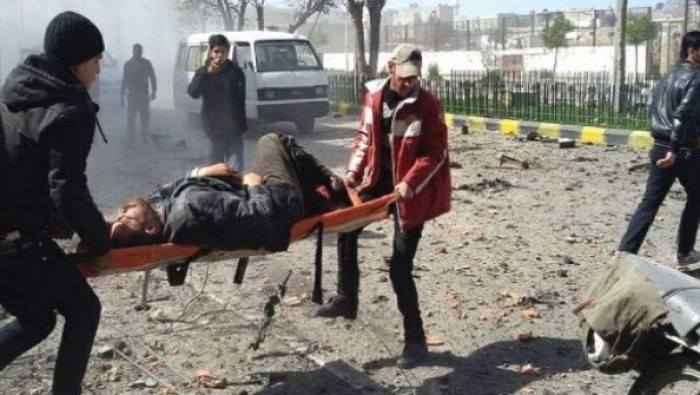 الطيران الروسي يدمّر مشفى كفر تخاريم في ريف إدلب.. ويقتل 12 مدنيّاً