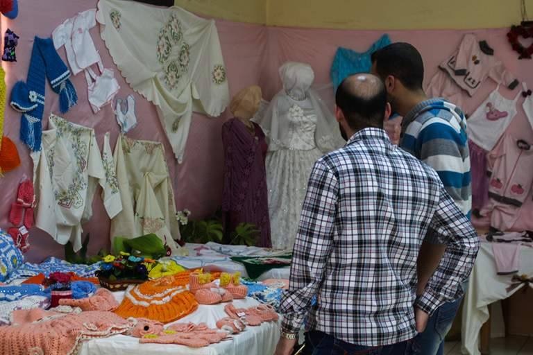 معرض للأعمال اليدوية بمشاركة طلاب ونساء في جنوب دمشق