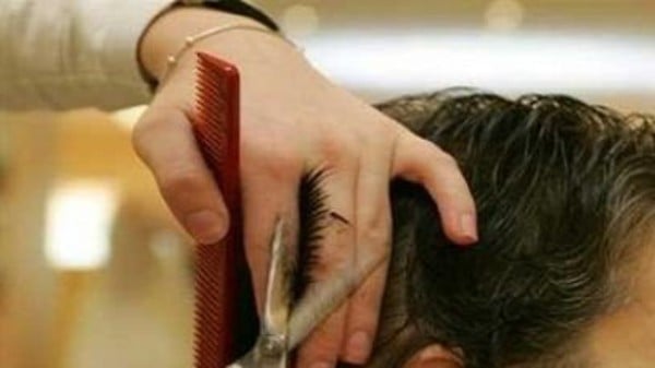 لذلك يتم الاستغناء عن صالونات الحلاقة: “التوكيس” بـ 1500 و الحلاقة بـ 3000 وصالونات نسائية بالدولار