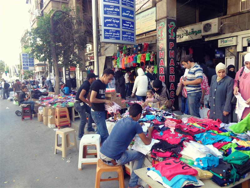 البسطات ممنوعة.. والأكشاك تحتل الأرصفة بنفوذ أصحابها في دمشق