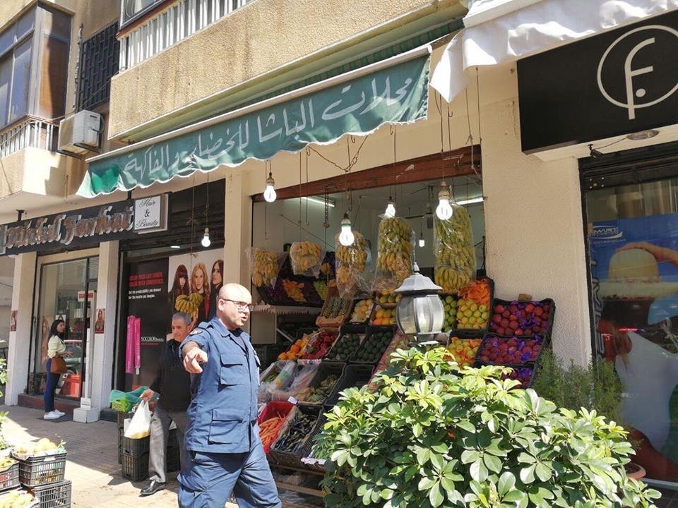 السلطات اللبنانية تغلق محلات السوريين في طرابلس