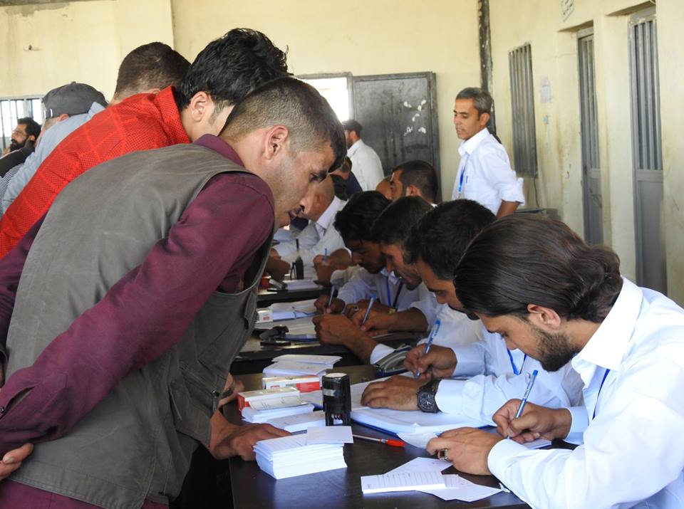 آلاف السوريين يدخلون سوريا عبر معبر باب السلامة لقضاء إجازة العيد
