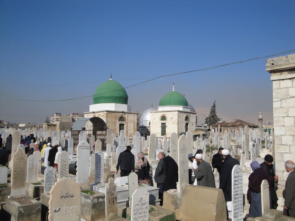 في سوريا.. رحلة البحث عن قبور لدفن الموتى