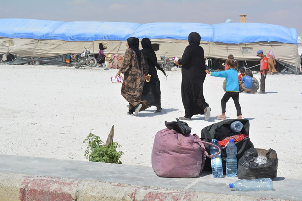 مصادر مدنية: أهالي الرقة يفضلون النزوح إلى الريف القريب على اللجوء للمخيمات