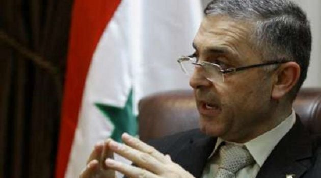 وزير المصالحة في حكومة النظام يلتقي وفداً فلسطينياً ويعدهم باقتراب عودتهم إلى مناطقهم