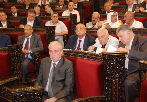 نجدة أنزور يترأس مجلس الشعب بعد “اعتصام” لنوّاب أطاح برئيسته