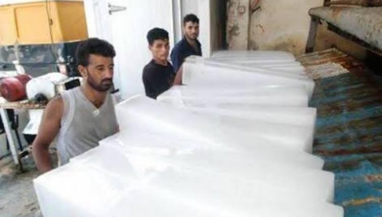 في حلب.. ازدحام على ألوح الثلج وقلة في المعامل