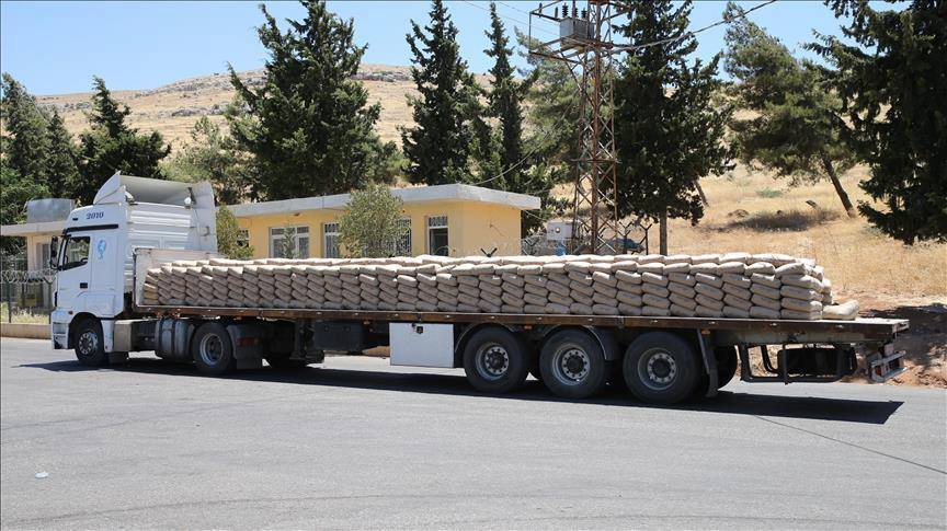 تركيا تسمح بدخول مواد البناء إلى سوريا عبر باب الهوى