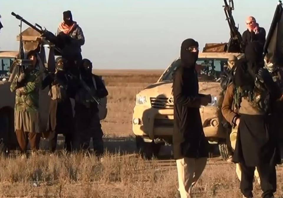 حمص: مقتل سبعة عناصر من قوات النظام خلال هجوم لداعش على مواقعها بالبادية
