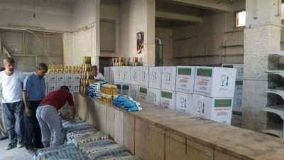 النظام السوري يرسل مساعدات وعناصره يبيعونها في دير الزور