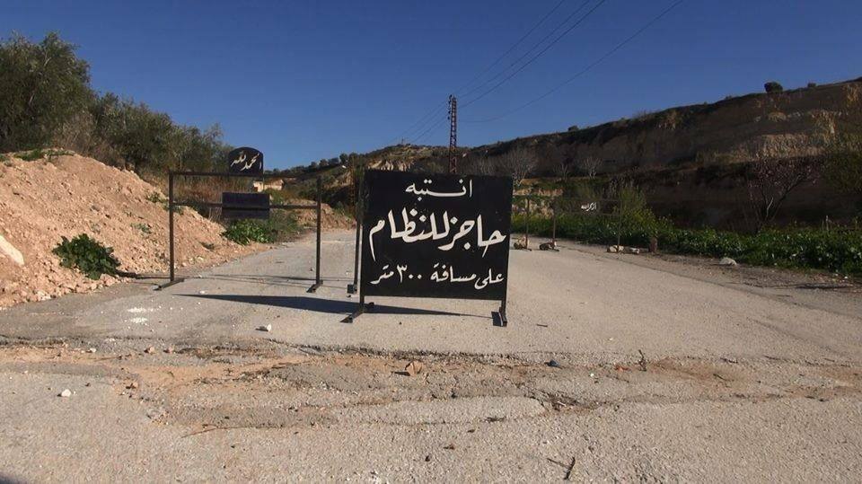 حماة: قوات النظام تغلق معبر قلعة المضيق بعد نزوح 35 ألف من سكانها