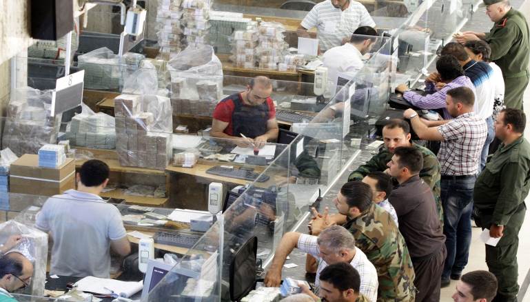حكومة النظام السوري تدرس زيادة الرواتب للموظفين