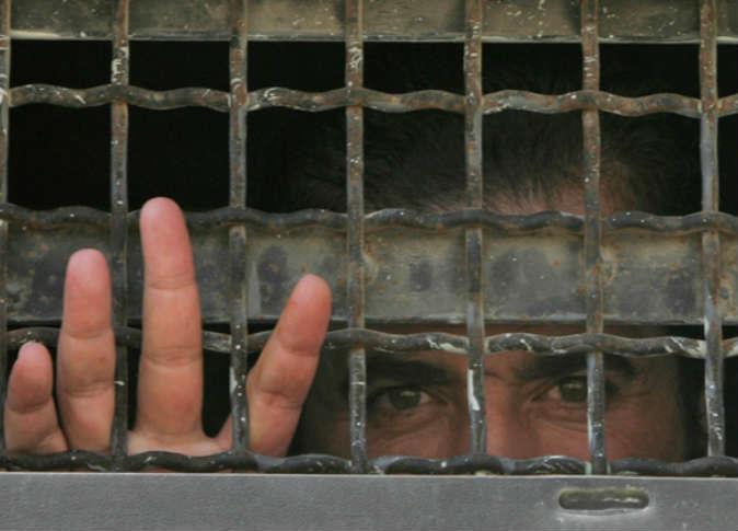 النظام يفرج عن خمسة معتقلين ضمن اتفاق تبادل الطيار الذي سقط بالبادية