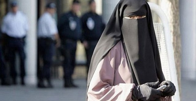 منقبة تهاجم متجراً للألبسة الداخلية في ألمانيا “غضباً من طريقة عرض الواجهة”