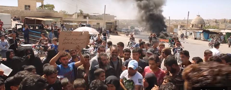 مظاهرات ضد حكم بالإعدام أصدرته تحرير الشام بحق شاب في ريف إدلب