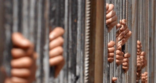 النظام يسلم قوائم جديدة “تضم ألف اسم” لمعتقلين قتلوا بسجونه لسجلات داريا.. والأهالي يفتتحون مآتم لأبنائهم