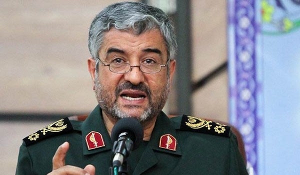 إيران تحذر واشنطن من فرض عقوبات: “قواعد أمريكا بالمنطقة ستكون هدفاً مثل داعش”