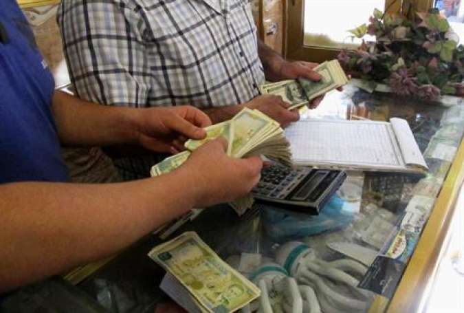 المركزي يمنع شراء أكثر من مية دولار ويخفض سعر التصريف للحوالات إلى 500 دولار