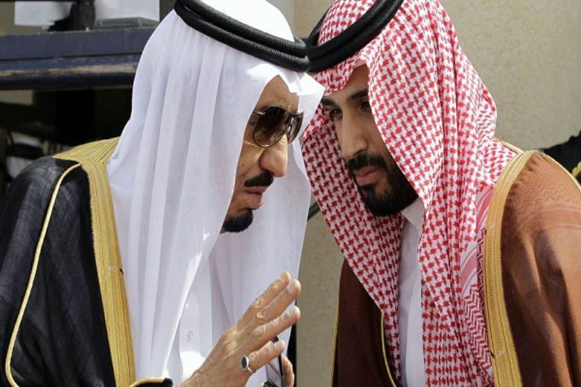 الملك سلمان “سيتنازل عن الحكم لابنه خلال أسبوع إذا لم يحدث طارئ”