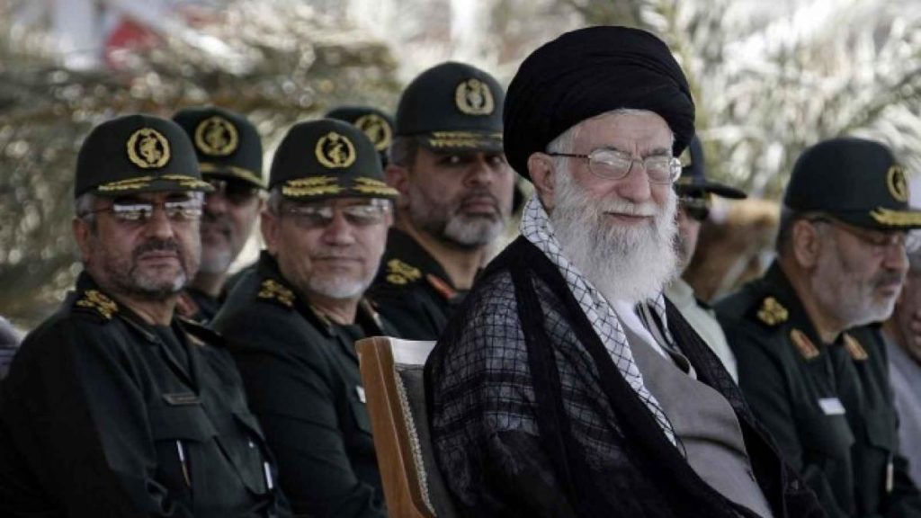 الحرس الثوري الإيراني يعلن أنه سيشارك بـ “إعادة إعمار” سوريا