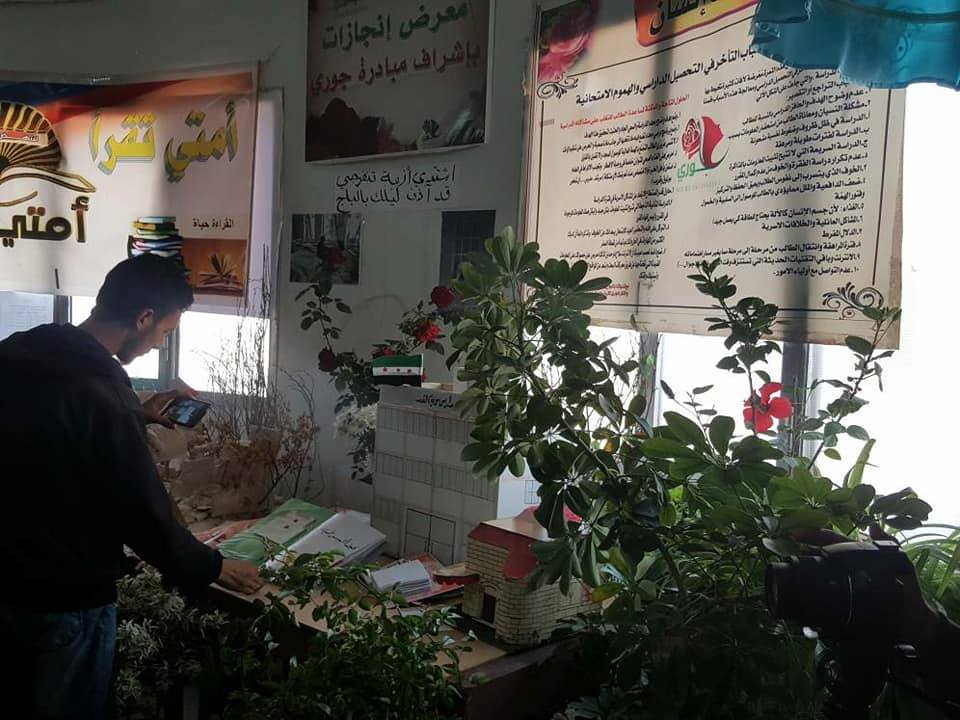 أعمال فنية ويدوية وعرض مسرحي: افتتاح معرض “إنجازات” في جاسم بريف درعا