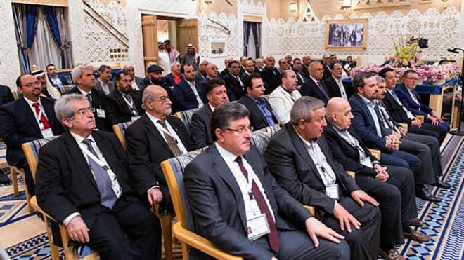 بهدف “توحيد وفدها إلى جنيف”: اجتماع موسع للمعارضة السورية الأسبوع المقبل في السعودية