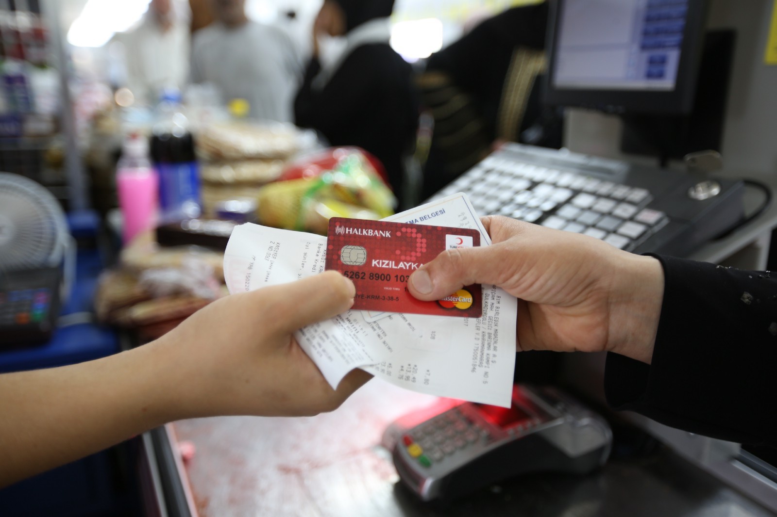 “الأغذية العالمي”: أكثر من مليون لاجئ في تركيا يحصلون على بطاقات دعم مالي