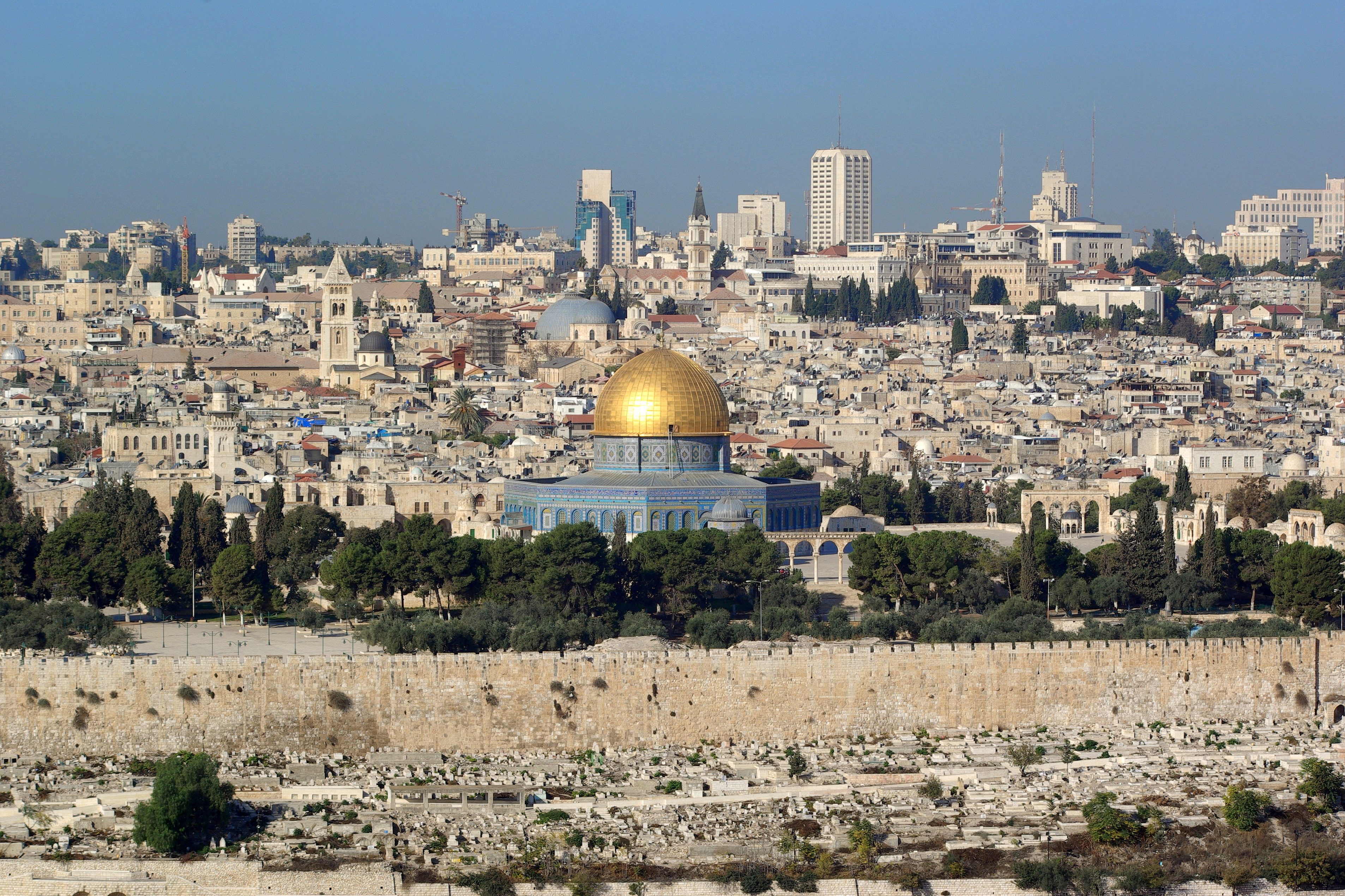 بعد اعتبار ترامب القدس “عاصمة لإسرائيل”: تنديد عربي.. ورفض أوروبي وأممي.. وجلسة طارئة بمجلس الأمن