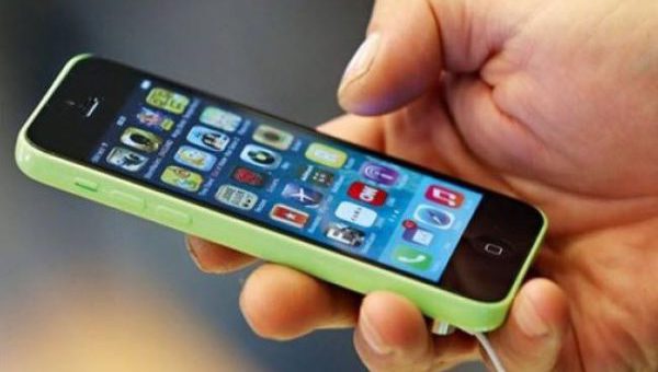 ألمانيا تخزن البيانات الموجودة على هواتف طالبي اللجوء “للتحقق من هويتهم”