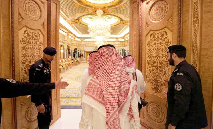 انتهاء الحملة: السعودية تفرج عن كافة الموقوفين في “الريتز” بعد جمع 106 مليار دولار
