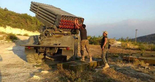 حماة: المعارضة تستهدف مواقع النظام بالصواريخ.. وضحايا بقصف جوي على كفرزيتا