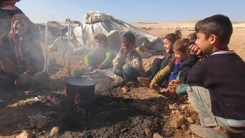 وصول مئات العائلات النازحة من ريفي إدلب وحماة إلى منطقة جبل شحشبو