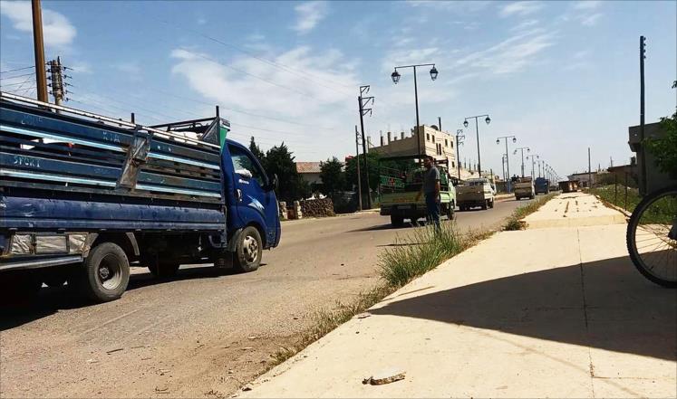النظام يفتح طريق خربة غزالة- داعل ويسمح بدخول المواد الغذائية إلى مناطق المعارضة