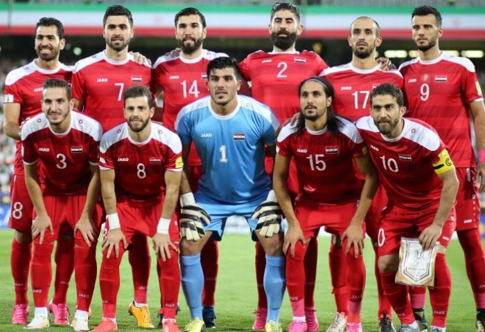 عقود بالملايين وصفقات مشبوهة.. هكذا استغل النظام منتخب كرة القدم لتحسين صورته