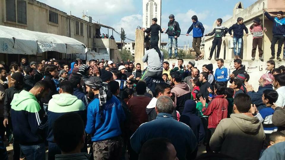 “نصرةً للغوطة”.. مظاهرات شمالي حمص.. وفصائل معارضة تطلق “حملة صاروخية” ضد مواقع النظام