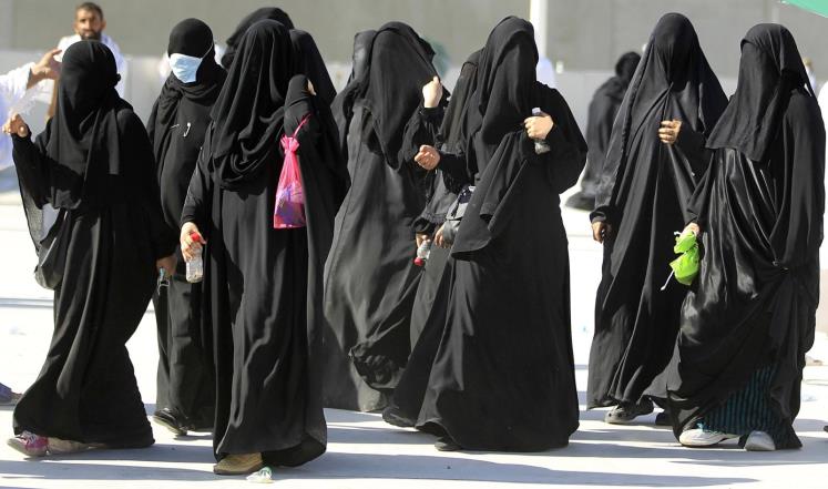 نساء يتحدثن عن تعرضهن للتحرش الجنسي أثناء أداء فريضة الحج