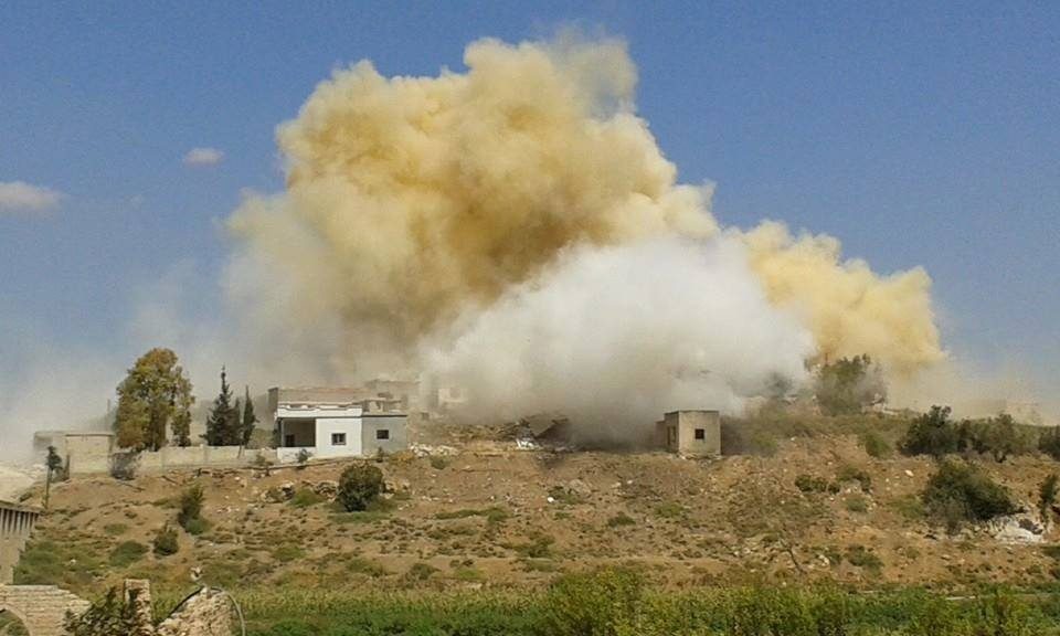حماة: الطيران يقصف عدة مناطق بالريف الشمالي والمعارضة ترد