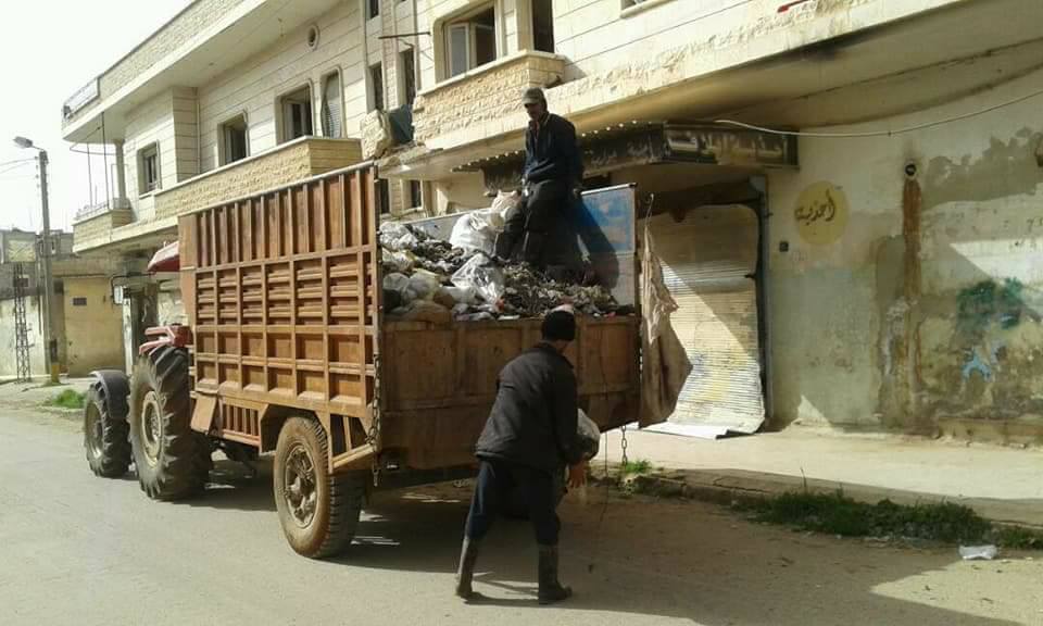 حماة: مجلس كفرزيتا المحلي يواصل أعماله الخدمية رغم خطورة القصف.. والأهالي يطالبون بدعمه