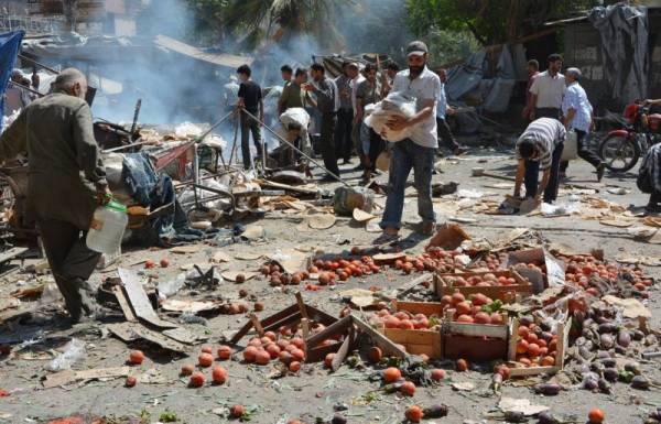 غارات يرجح أنها روسية على سوق شعبي في ريف إدلب.. ومقتل 40 مدنياً وإصابة العشرات