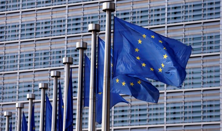 ميديا بارت: أوروبا تموّل المعدات العسكرية التركية لقمع دخول اللاجئين السوريين إلى تركيا
