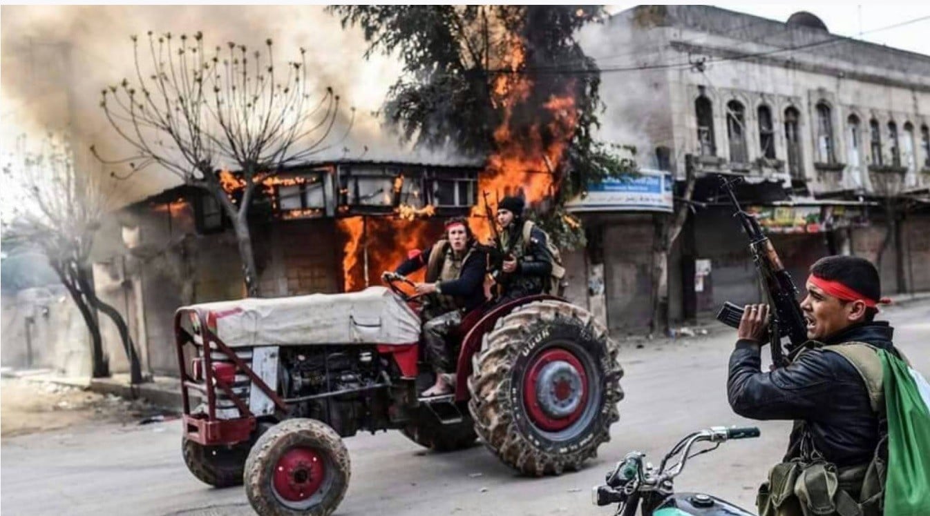 عناصر “غصن الزيتون” يقومون بـ”تعفيش” ممتلكات المدنيين في عفرين.. وتنديد واسع