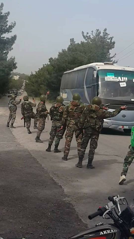 قتلى وجرحى جراء قصف النظام لدوما..وموالون للنظام يطلقون النار على حافلات المهجرين