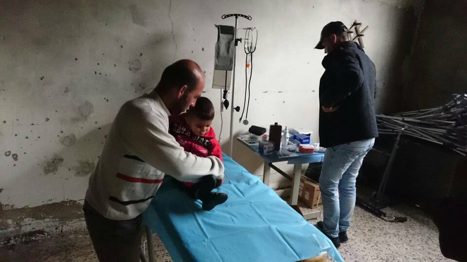 رغم انعدام عمل المنظمات في المدينة: افتتاح مركز صحي ثان في مورك بحماة من قبل متطوعين