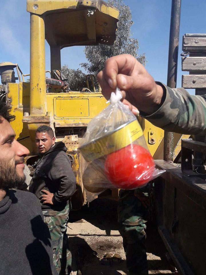موالون للنظام مستاؤون من “الذل” بالجيش.. ويطالبون بـ “السمك واللحم أسوة بمقاتلي حزب الله”