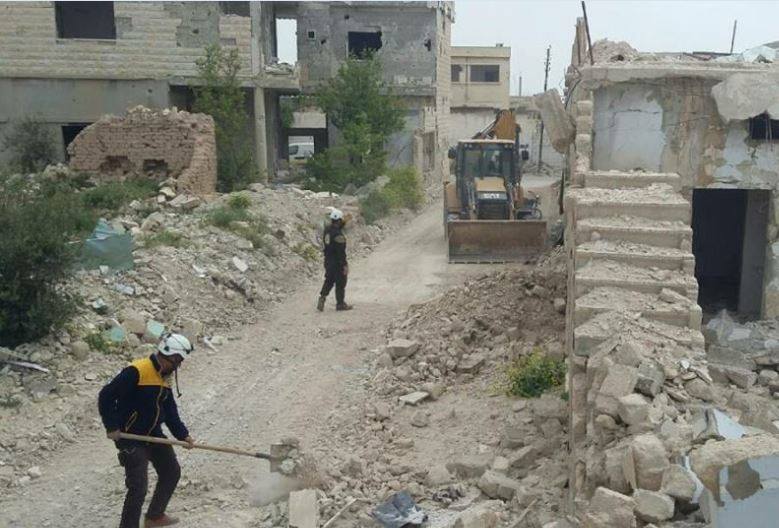 حماة: الدفاع المدني يزيل الركام من المنازل والطرقات في مورك ولحايا