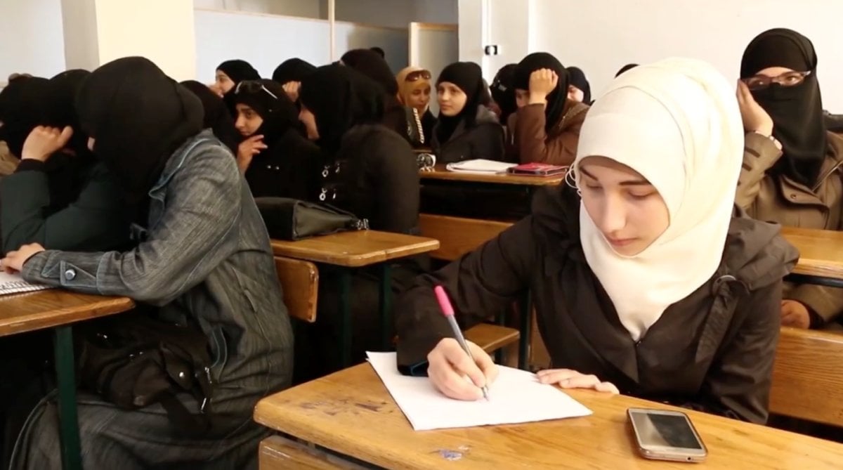 بعد المصالحة.. النظام لا يعترف بشهادات طلاب الغوطة ويجبرهم على إعادة الامتحانات