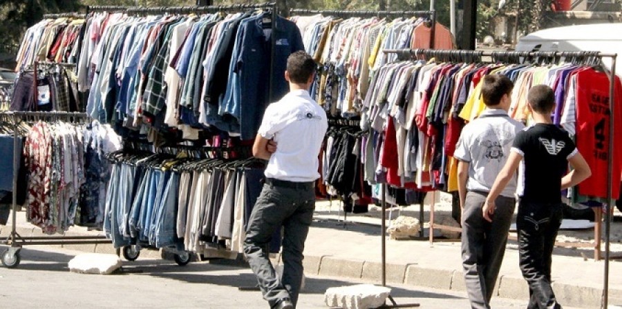 حكومة النظام تلاحق “البالة” وتغلق محلاتها في دمشق