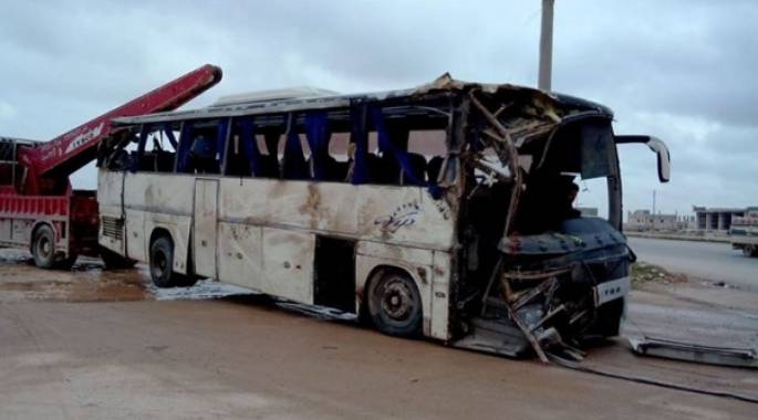 هذا الطريق تكثر فيه الحوادث مؤخراً: وفاة 21 مدنياً بحادث سير رهيب على طريق إثريا – خناصر