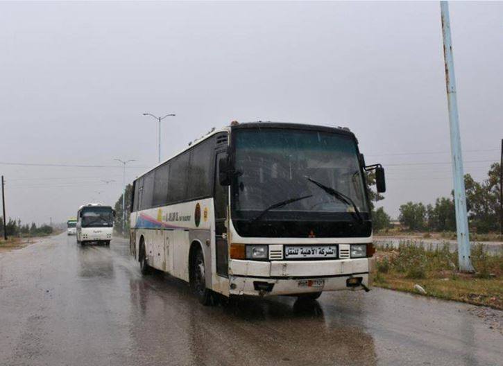 حمص: مئة حافلة تدخل مدينة الرستن لنقل حوالي 3000 شخص باتجاه جرابلس